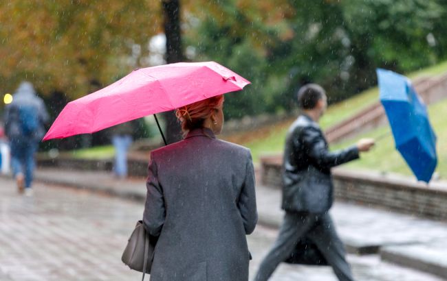 Квітень прийде з дощами: прогноз погоди в Україні на тиждень (карти)