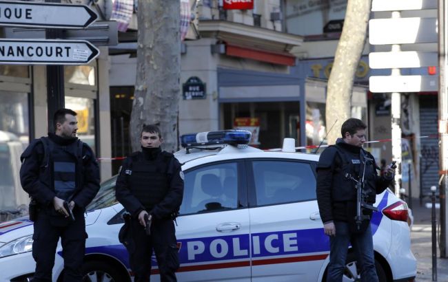 У Парижі через погане самопочуття туриста із Китаю заблокували відділок поліції