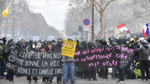 В Париже арестовали более 30 протестующих