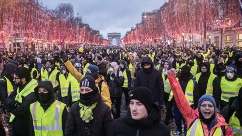 Несмотря на запрет, "желтые жилеты" вышли на протесты в Париже
