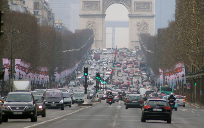 В Париже скорость автомобилей ограничили на отметке 30 км/ч