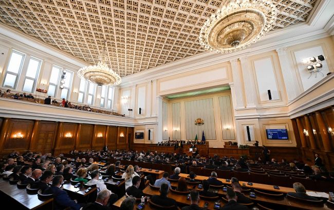 Парламент Болгарії подолав вето президента на бронетехніку для України