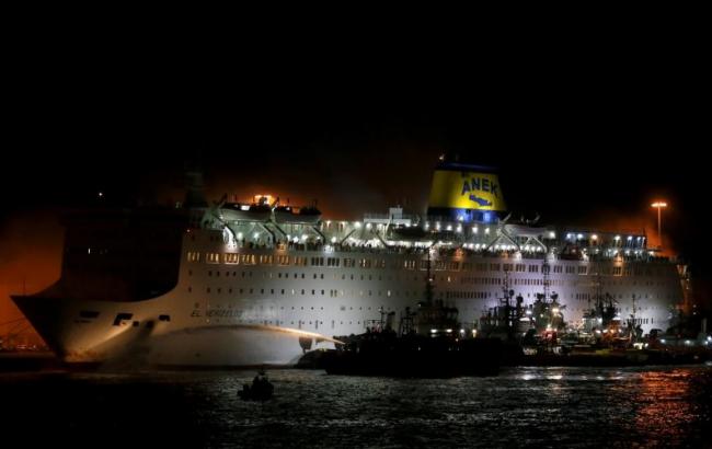 У Греції евакуювали більше тисячі людей через пожежі на поромі