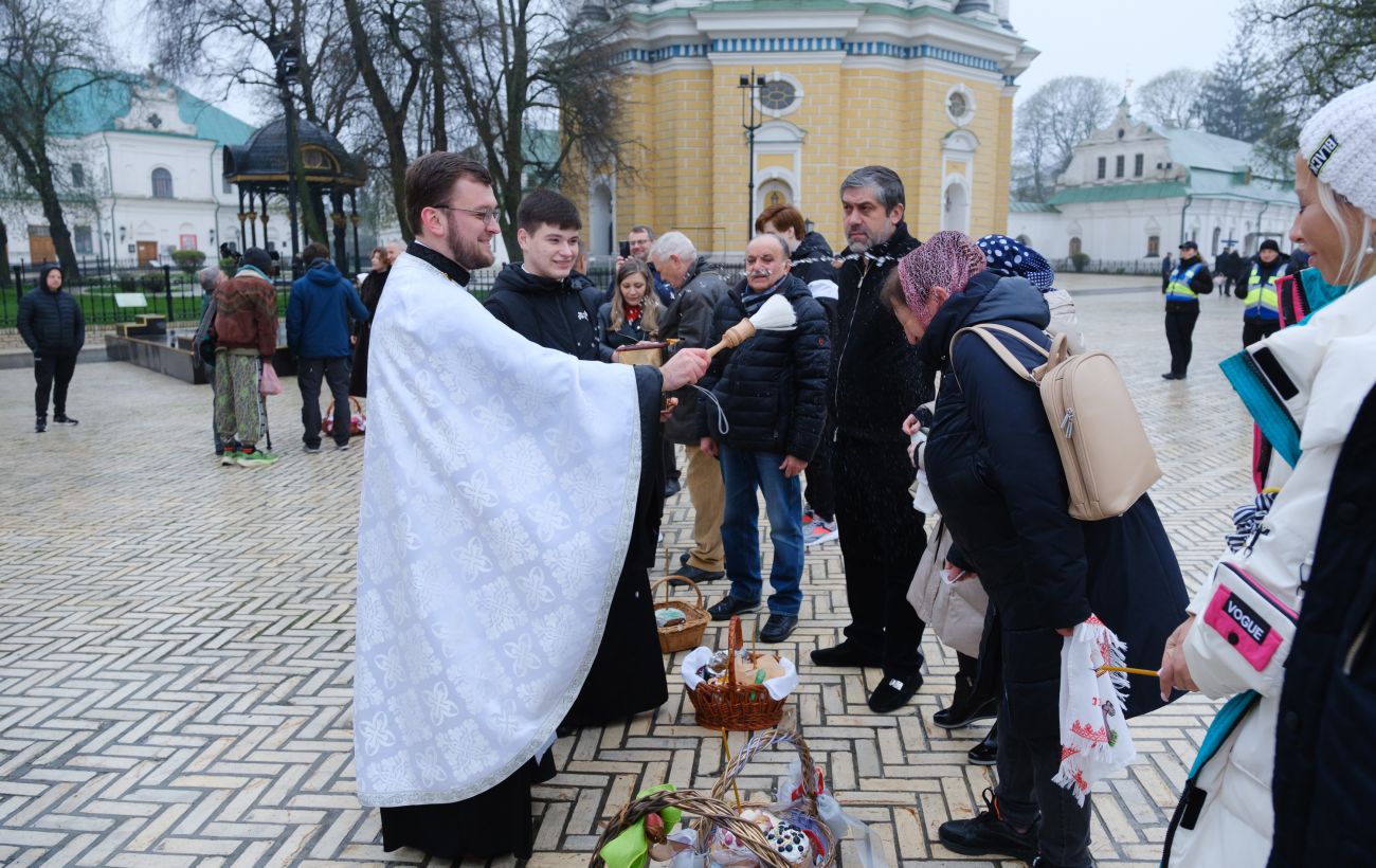 Графіки служб можуть змінити: коли і як святити паски у суботу та неділю