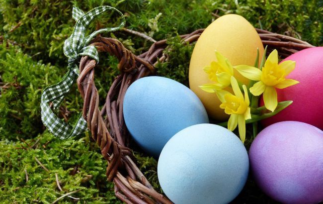 Дієтолог назвала найкращі барвники для яєць на Великдень