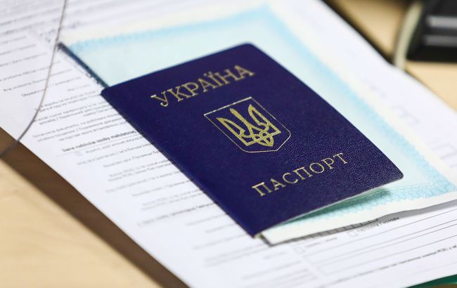 Українцям, що не отримали паспорт через окупацію, видаватимуть електронний документ