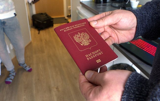 Оккупанты заставляют жителей Рубежного в Луганской области получать паспорта РФ