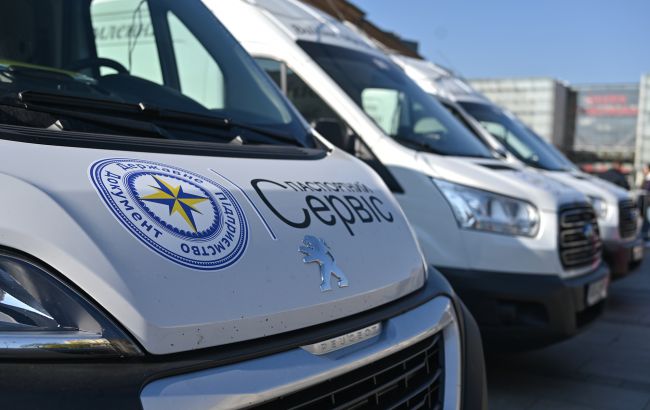 Кабмін продовжив роботу паспортних сервісів за кордоном