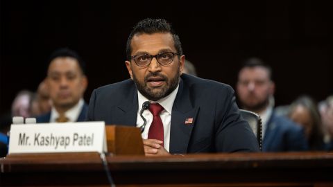 Директор ФБР лично отправился в Юту, чтобы контролировать поиски убийцы Чарли Кирка