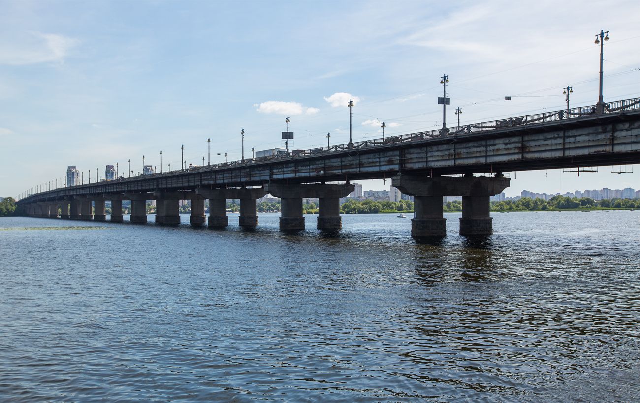 Міст Патона в Києві частково закриють: коли та де саме проїхати не вдасться