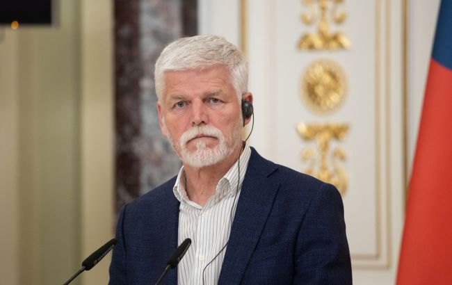 Президент Чехии призвал НАТО "показать зубы" России