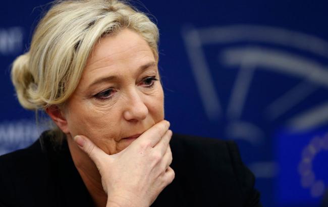 Французькі банки не хочуть кредитувати виборчу кампанію Ле Пен