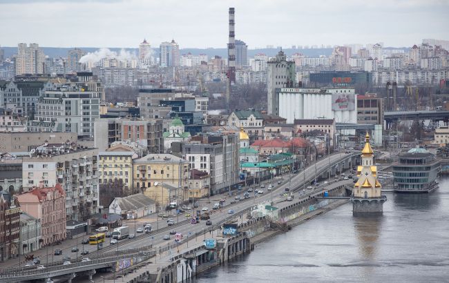 Паводок в Киеве. После трех дней подъема уровень воды пошел на убыль