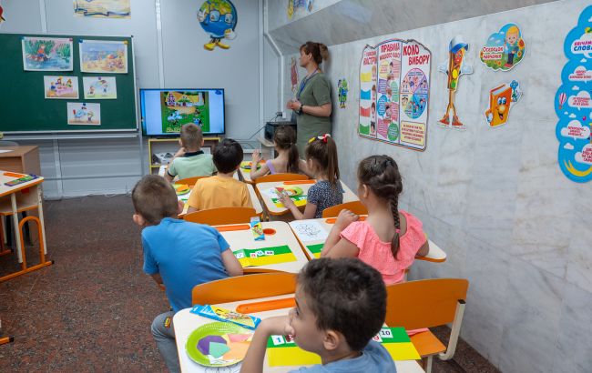 В Києві масово об&rsquo;єднують школи та дитсадки: що відомо та в яких районах