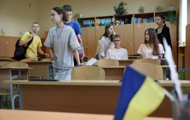 Почти 3 года разницы в знаниях: исследование показало разрыв между учениками из сел и городов