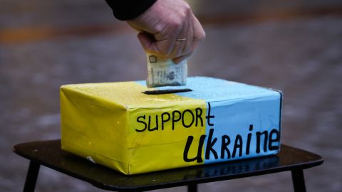 От 100 евро в месяц. Какие выплаты получают украинцы в странах ЕС: список