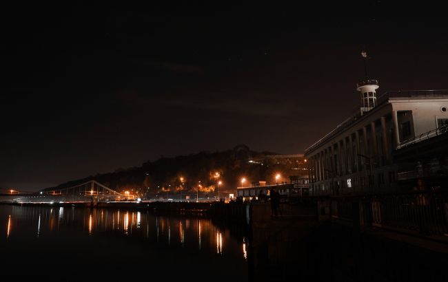В Киеве и области отменили экстренные отключения света