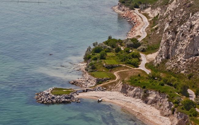 Популярна курортна країна посилила правила для українських туристів