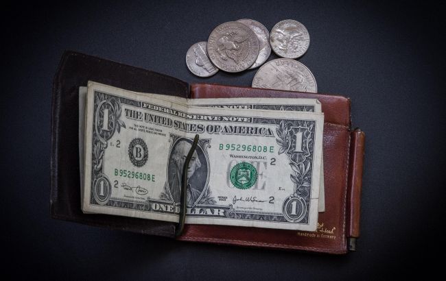 Нацбанк підняв курс долара і євро на 10-15 копійок