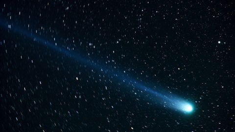 Великую комету Neowise сняли астронавты на орбите Земли: впечатляющее видео