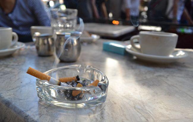 Українцям розповіли, як діяти, коли побачили попільничку в закладі: всього 3 кроки