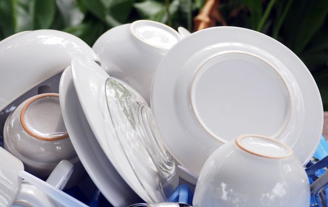 Посуд стане білосніжним: ці лайфхаки допоможуть позбутися від жовтого нальоту
