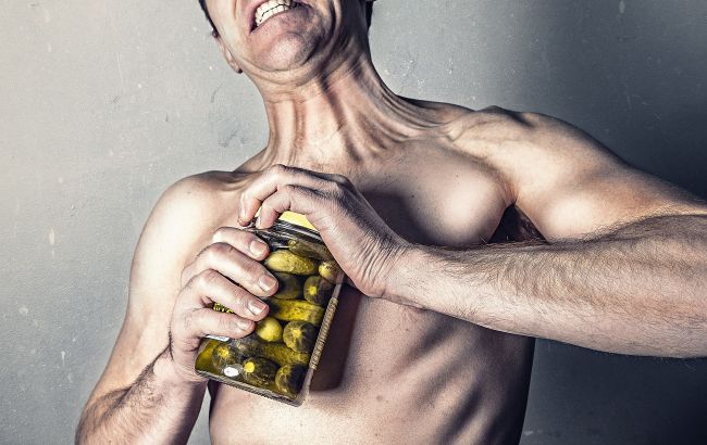 Ці лайфхаки допоможуть вам відкривати банки, навіть якщо у вас слабкі руки