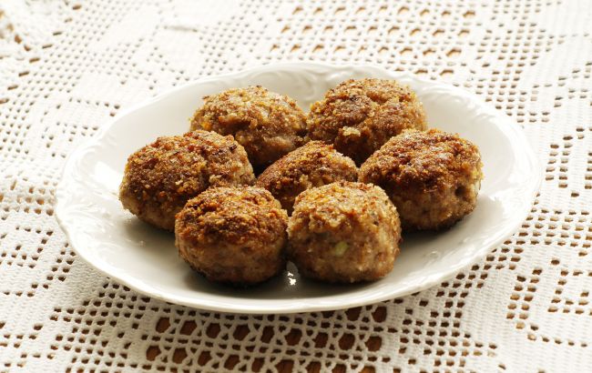 Шеф-кухар назвав заборонені добавки в котлети, які тільки псують фарш