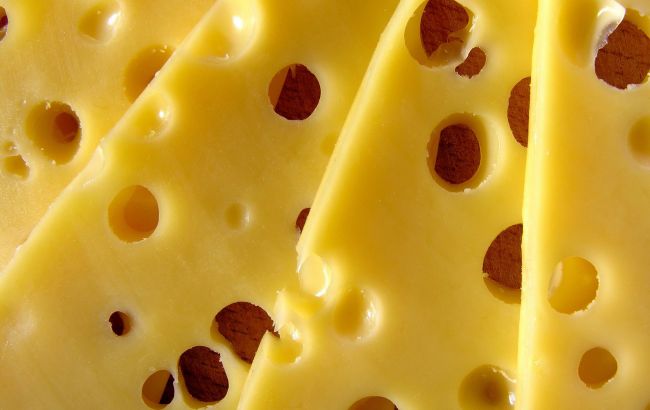 Перевіряємо якість твердого сиру в мікрохвильовці: підробку побачите відразу