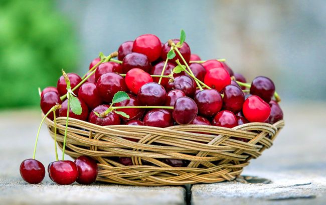 Кому категорично не можна їсти вишні, незважаючи на їх корисність