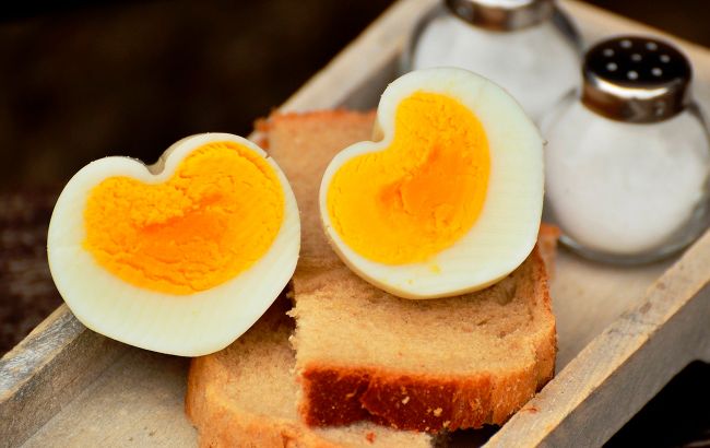 Як миттєво почистити відварені яйця: знадобиться копійчаний фрукт