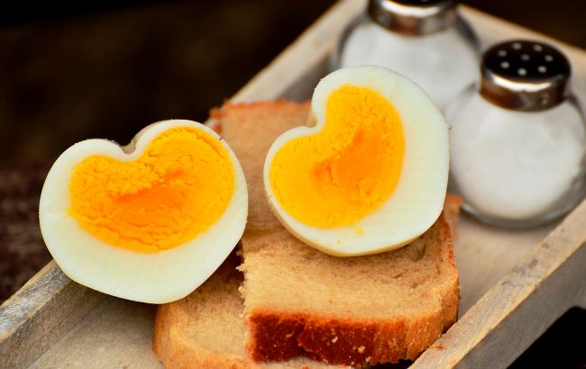 Как в считанные секунды порезать яйца для салата: о таком способе мало кто знает