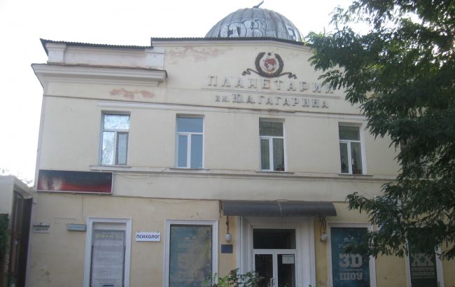 Росіяни розграбували планетарій в Херсоні та знесли два пам'ятники в області