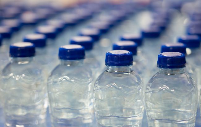 Вода в пластиковых бутылках может быть опаснее, чем считалось ранее
