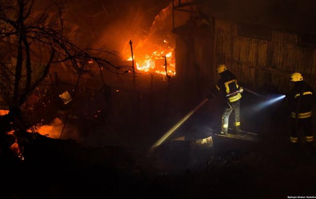 В Одесі на узбережжі згоріли 16 пляжних будиночків