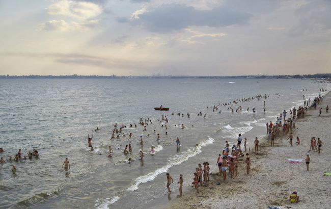 На пляжах Одессы не рекомендуют купаться из-за угрозы инфекций
