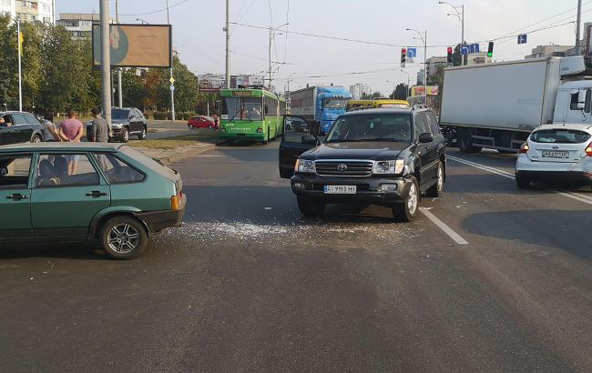 У Києві відновили рух на вулиці Братиславській після аварії