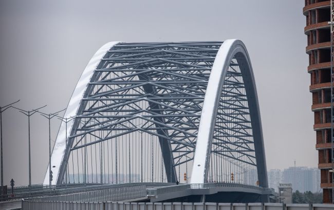 Будівництво Подільського моста у Києві. Замдиректора комунального підприємства отримав підозру