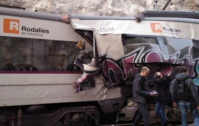 Кількість постраждалих в результаті зіткнення двох потягів в Іспанії вдвічі зросла