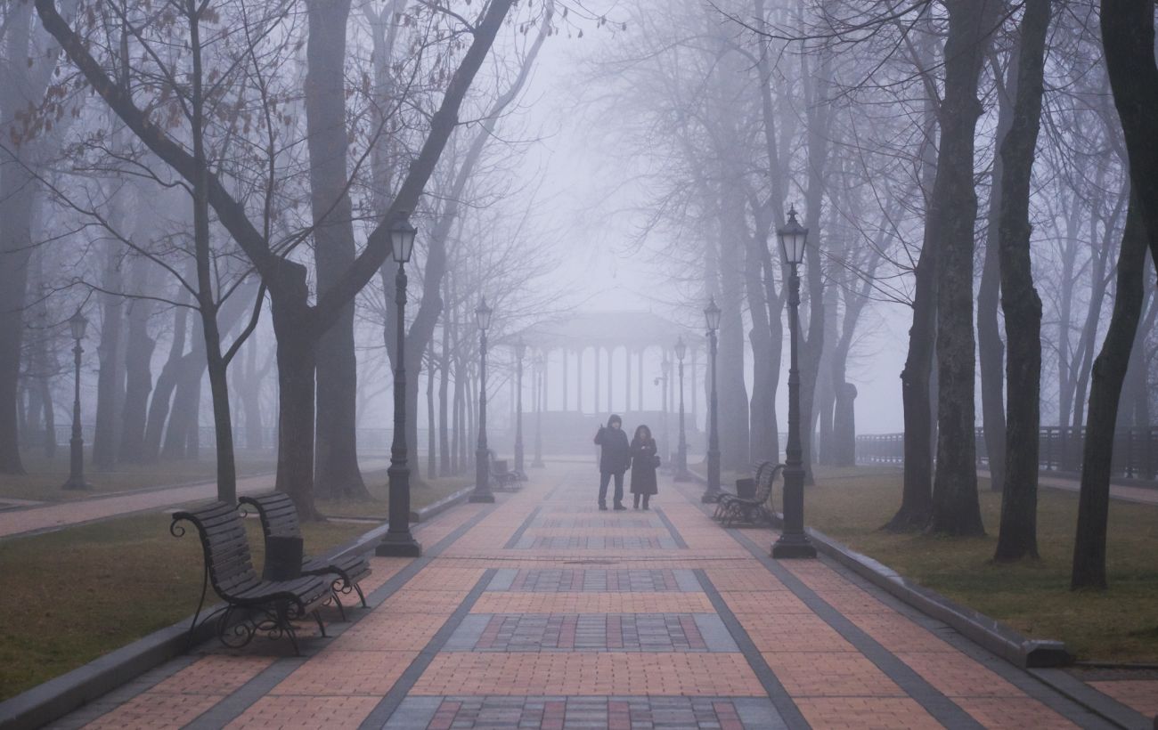 Київ накрив густий туман: що варто пам’ятати водіям та пішоходам
