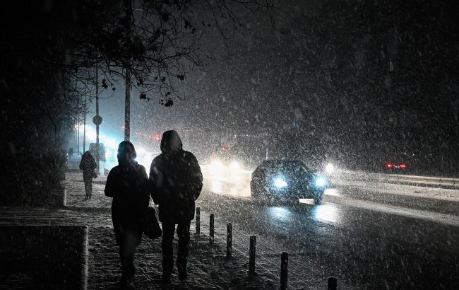 У Києві сьогодні очікується сніг та ожеледиця: водіїв попередили про небезпеку