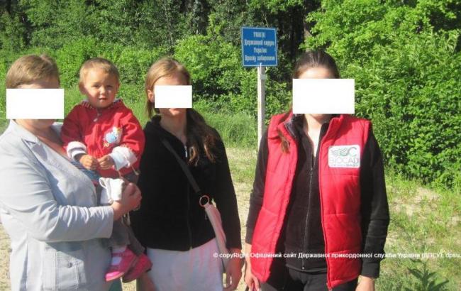 Росіянки намагалися вивезти з України дворічну дитину