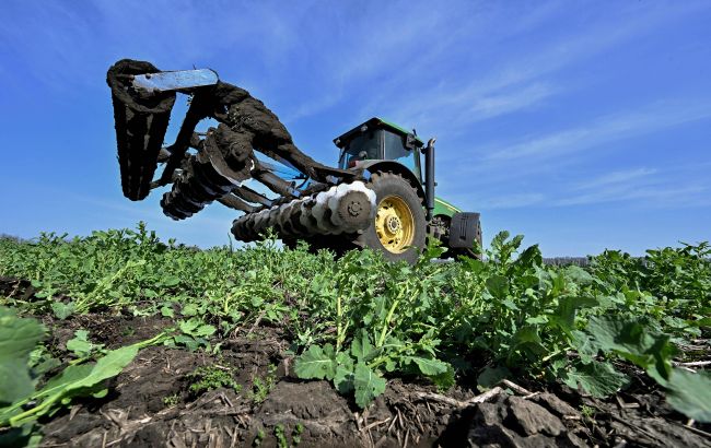 Можна, але не всім? Кому з водіїв дозволили їздити на сільгосптехніці без "тракторних" прав