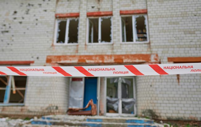 РФ обстріляла Торецьк: один з снарядів впав біля частини ДСНС, поранено рятувальника