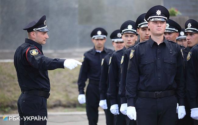"Стальная дисциплина": фоторепортаж с первого выпуска Академии патрульной полиции в Киеве