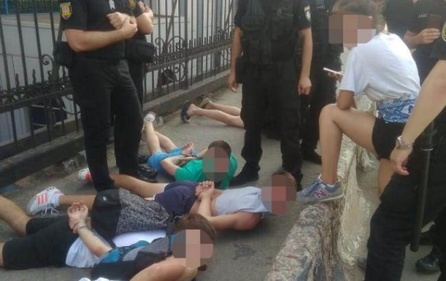 В Одесі під час бійки між футбольними фанатами постраждали двоє поліцейських