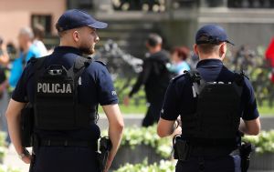 У Польщі спіймали чоловіка, який двічі вдарив палицею українку по голові