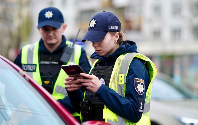 Киевлянка оскандалилась фото со свастикой: за дело взялась полиция