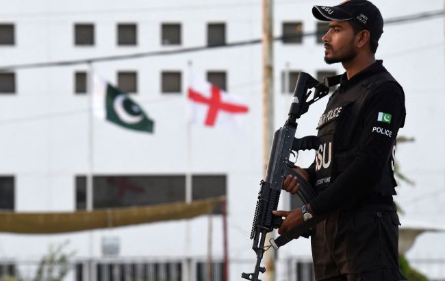Терорист підірвав себе на зібранні політичної партії в Пакистані: десятки загиблих
