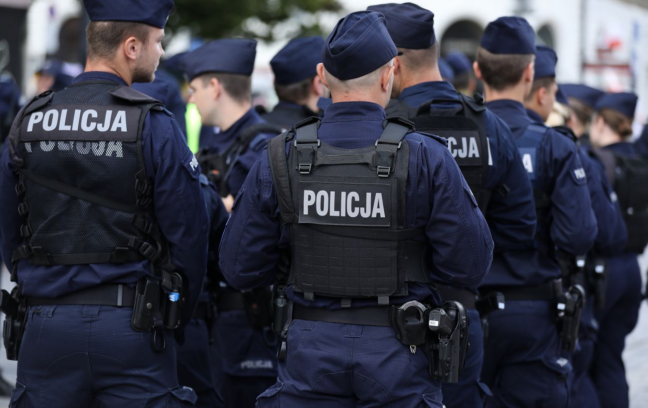 У Польщі затримали вісьмох чоловіків, які під виглядом поліції напали на українців